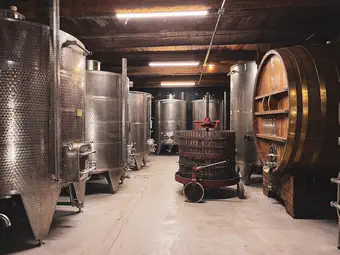 Chai de vinification des vins du Domaine Comps
